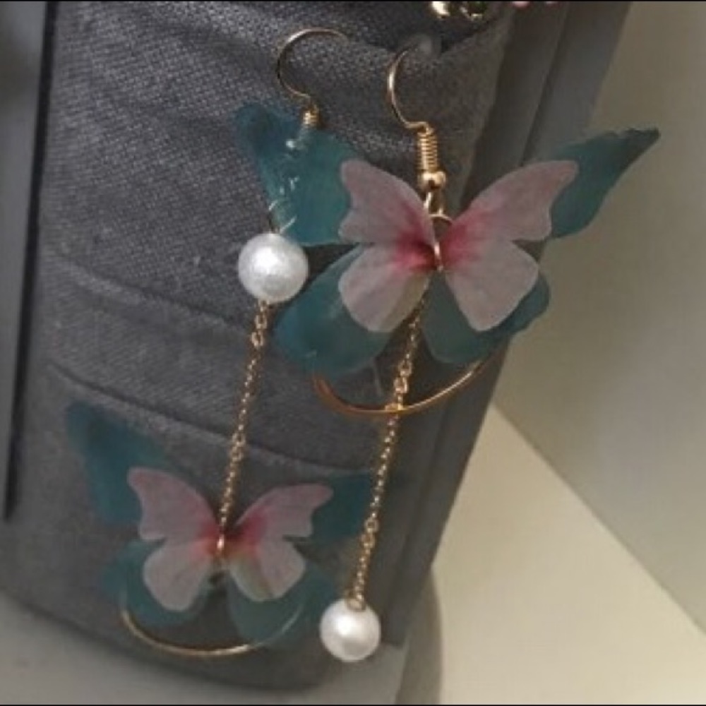 Asymmetrical Pearl Butterfly Earrings - Picture 7 of 8